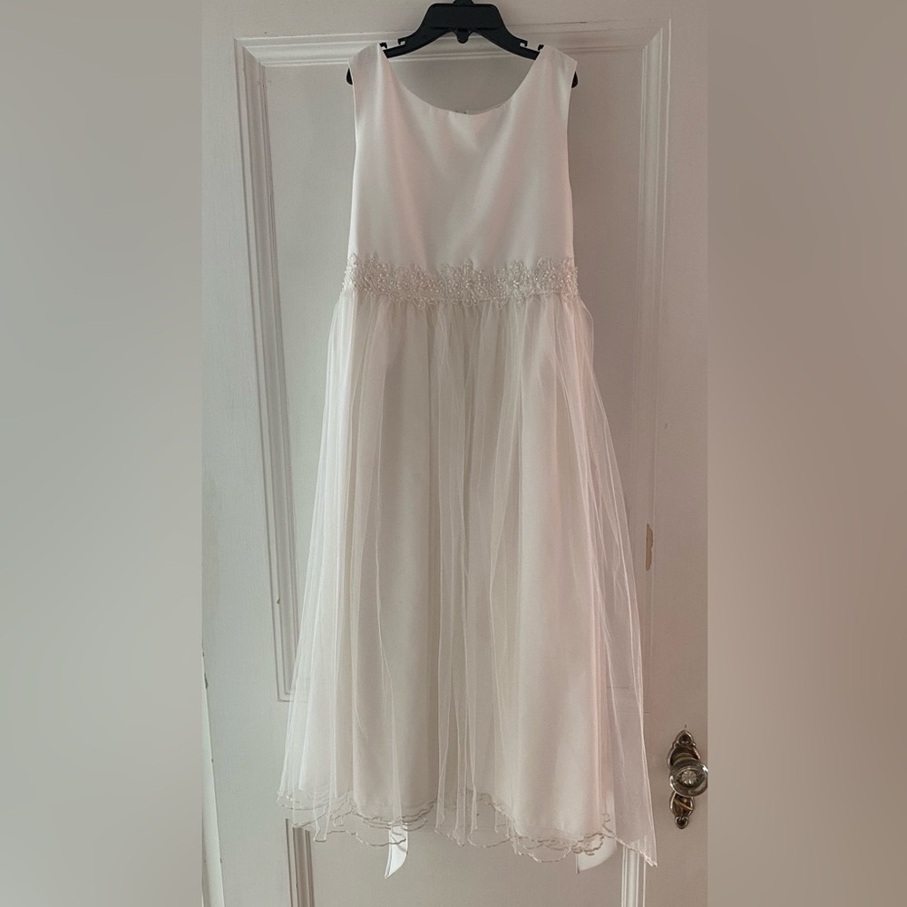 Elegant White Kids Dress with Floral Beaded Embellishments